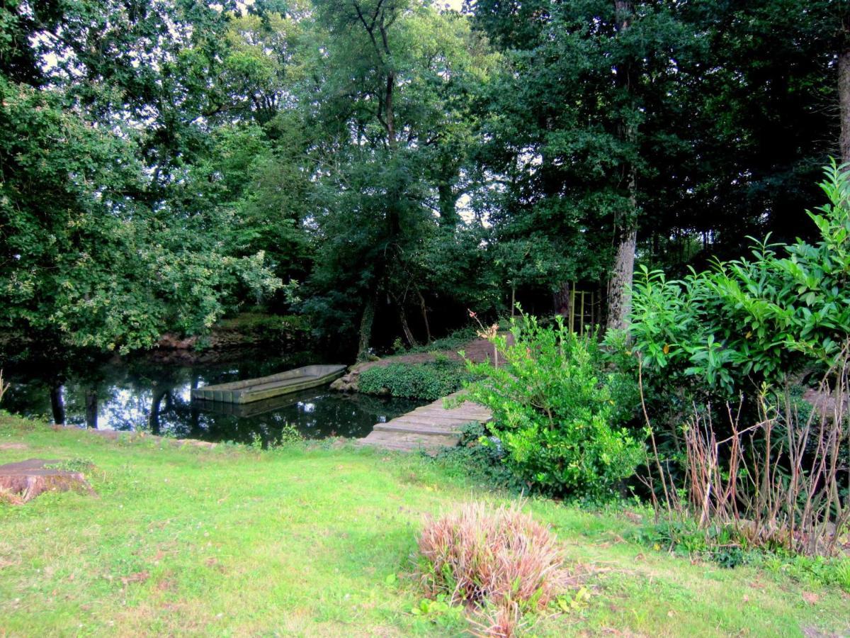 Magnificent Holiday Home With Pool Saint-Paul-du-Bois Oda fotoğraf