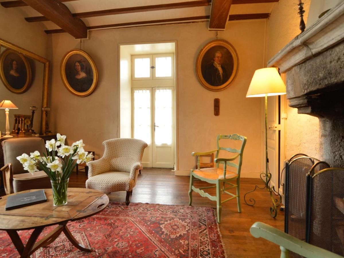 Magnificent Holiday Home With Pool Saint-Paul-du-Bois Oda fotoğraf